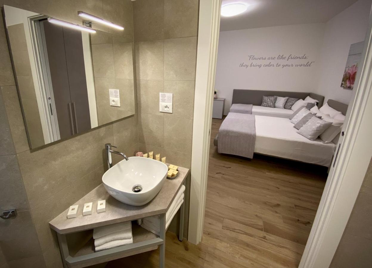 Five Flowers Guest House Trieste Ngoại thất bức ảnh